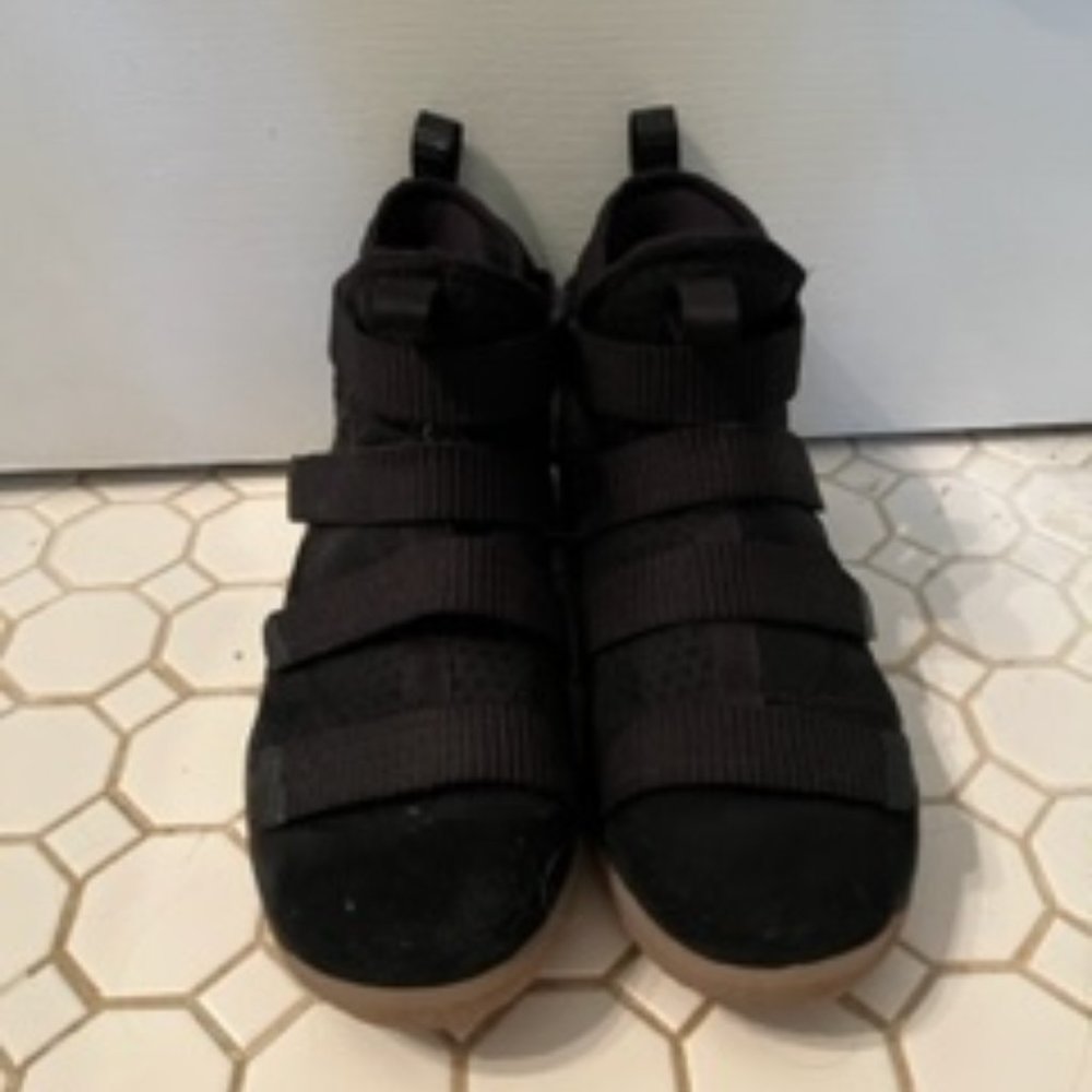 Nike Lebron Zoom Soldier 11